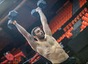 Cómo hacer thrusters con barra y mancuernas